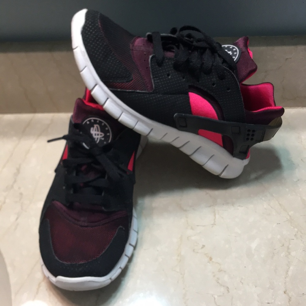 Hot pink & black huaraches